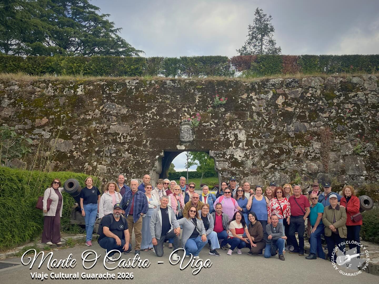 Este año nuestro Viaje Cultural nos ha traído a tierras gallegas … Aquí nuestro grupo en Monte O Castro en Vigo. 

Agradecemos como siempre a nuestros compañeros de viaje por apoyar esta iniciativa, y por hacernos pasar un buen rato en familia descubriendo estas bellas tierras.

#Tradición #Cultura #Guarache #Folclore #galicia