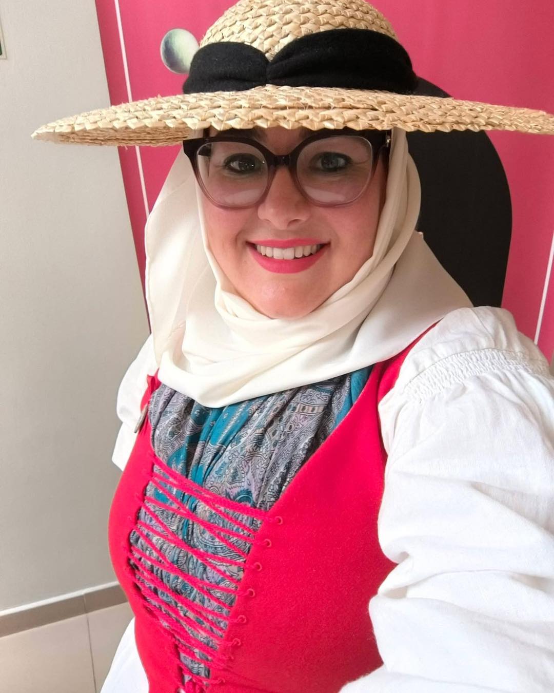 Hoy es el cumple de nuestra compañera Janet

Muchas Felicidades y que pases un gran día! 🎂🎶🙂

#tradición #folclore #guarache #compañeros #amistad #unidosporelfolclore