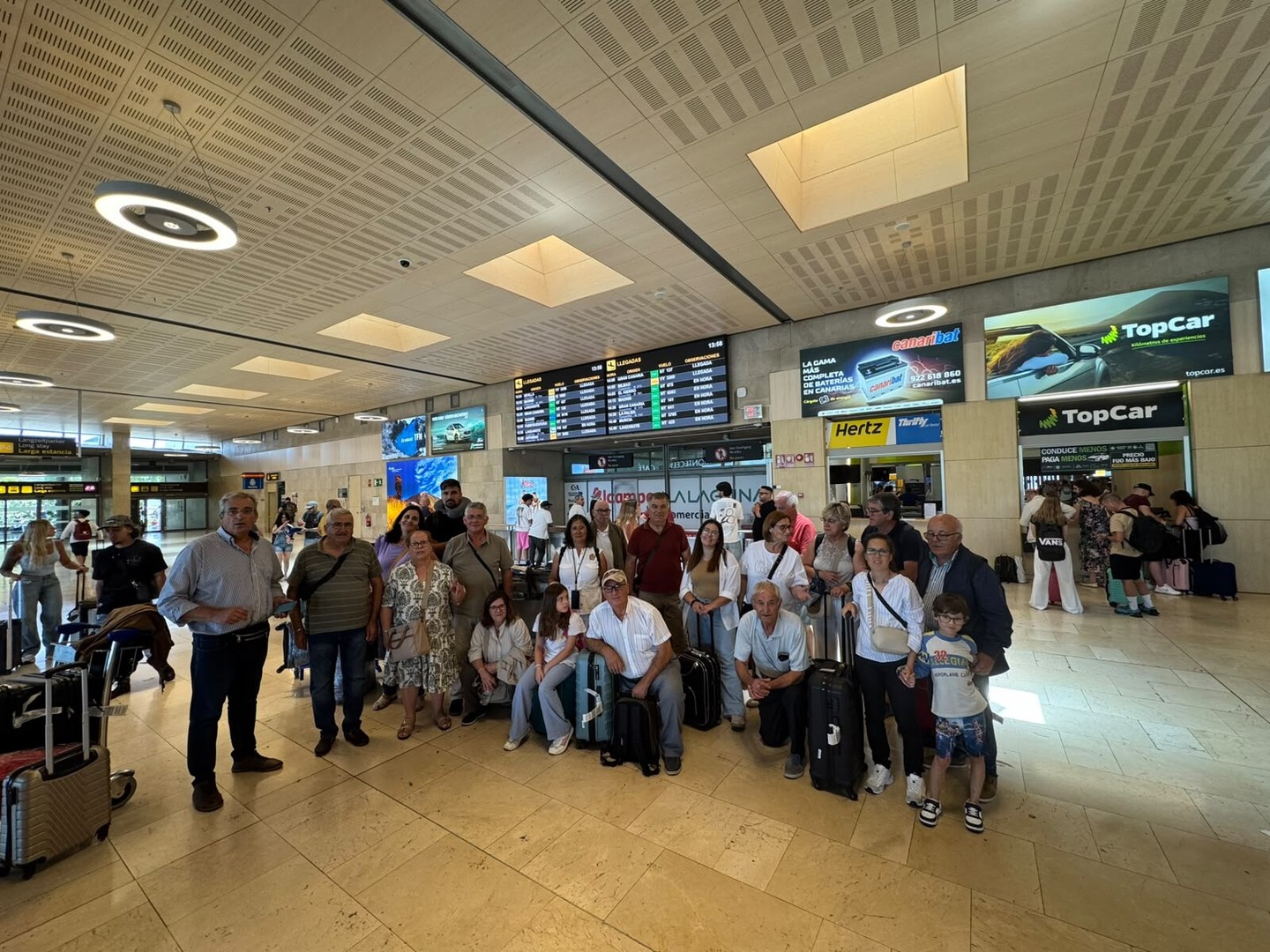 Nuestros amigos portugueses 🇵🇹 del Grupo Folclorico de Abitureiras ya están en Tenerife

Recuerda que esta sábado participarán en el XXVI Festival Nacional de Folclore Guarache con el espectáculo “De la Vendimia… a San Andrés ”… un homenaje a los tiempos de antaño… donde los tratos se hacían de palabra... cuando los amores nacían entre vendimias... 

Este proyecto ha sido financiado con una subvención del Área de Cultura del Excmo. Ayuntamiento de la Ciudad de Tacoronte, que dirige la alcaldesa María Sandra Izquierdo Fernández

#Tradición #Folclore #Guarache #Canarias #unidosporelfolclore #tacoronte