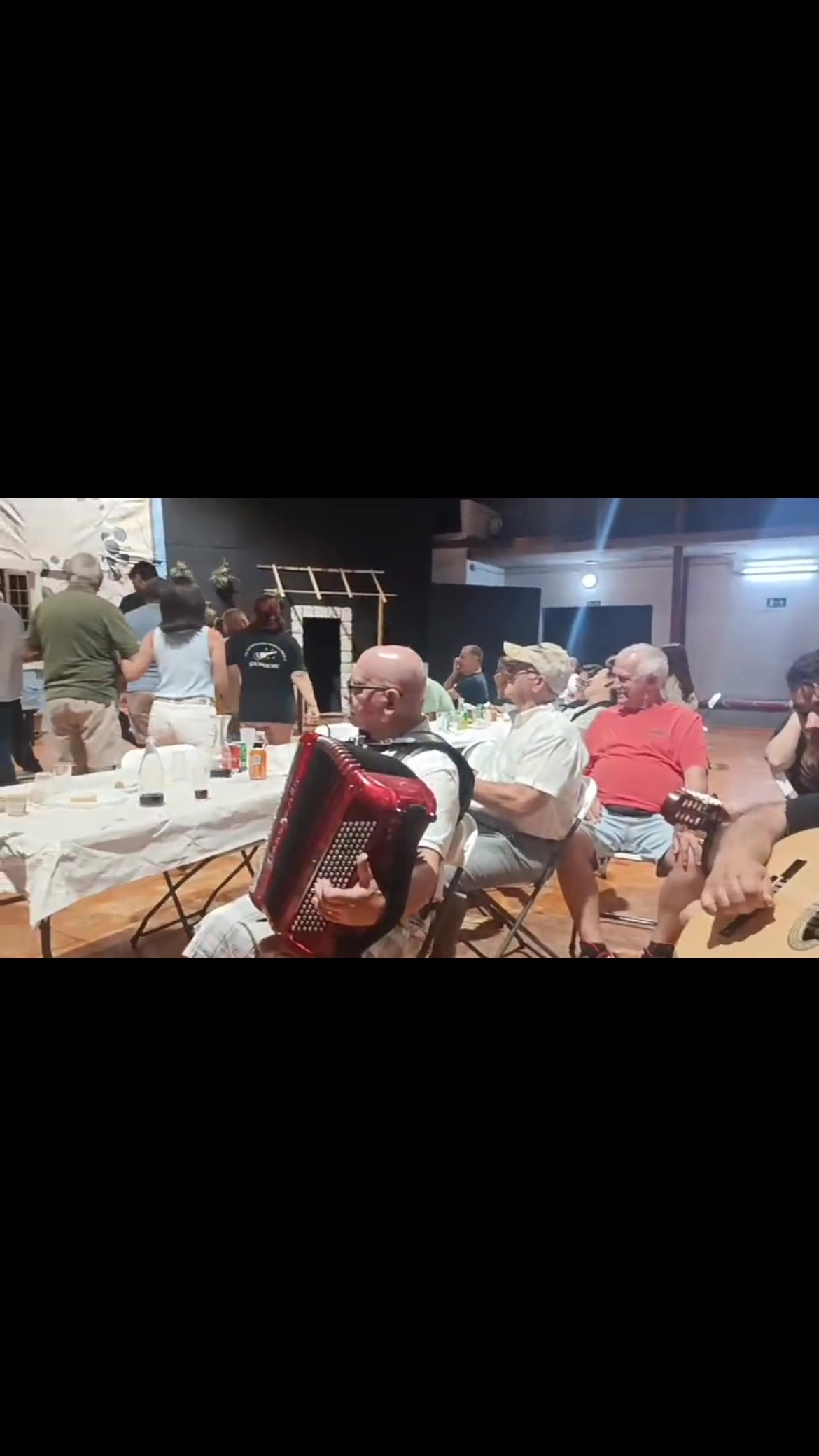 Dos culturas unidas por la música 🎶 

Intercambiando notas y pasándolo en grande con Nuestros amigos portugueses 🇵🇹 del Grupo Folclorico de Abitureiras.

Recuerda que esta sábado participarán en el XXVI Festival Nacional de Folclore Guarache con el espectáculo “De la Vendimia… a San Andrés ”… un homenaje a los tiempos de antaño… donde los tratos se hacían de palabra... cuando los amores nacían entre vendimias... 

Este proyecto ha sido financiado con una subvención del Área de Cultura del Excmo. Ayuntamiento de la Ciudad de Tacoronte, que dirige la alcaldesa María Sandra Izquierdo Fernández

#Tradición #Folclore #Guarache #Canarias #unidosporelfolclore tacoronte
