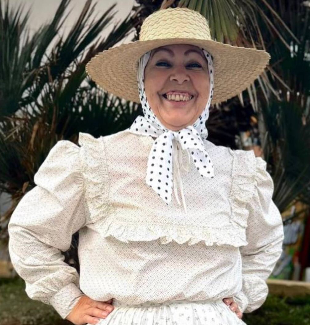 Hoy es el cumple de nuestra compañera Magdalena

Muchas Felicidades y que pases un gran día! 🎂🎶🙂

#tradición #folclore #guarache #compañeros #amistad unidosporelfolclore