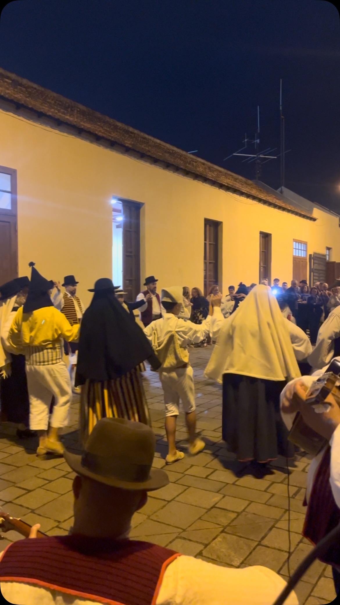 Acto de clausura del  I Congreso Nacional de la Indumentaria Tradicional con nuestra actuación.

Queremos agradecer al Cabildo de Tenerife, al Consejo Sectorial y al  Ayuntamiento de La Orotava por contar con nosotros y poder formar parte de este bonito proyecto 🥰🇮🇨

 #Tradición #Folclore #Guarache #unidosporelfolclore