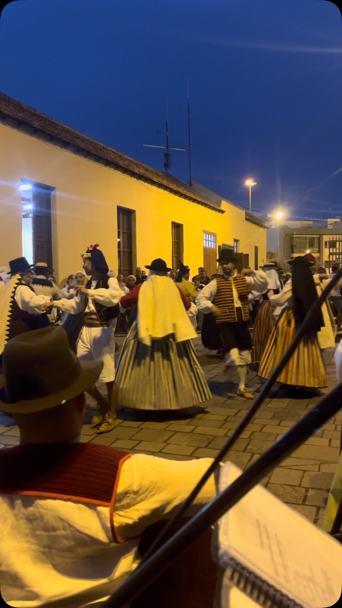 Acto de clausura del  I Congreso Nacional de la Indumentaria Tradicional con nuestra actuación.

Queremos agradecer al Cabildo de Tenerife, al Consejo sectorial y al  Ayuntamiento de La Orotava por contar con nosotros y poder formar parte de este bonito proyecto 🥰🇮🇨

 #Tradición #Folclore #Guarache #unidosporelfolclore